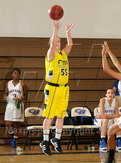 Thumbnail 3 in River City vs. Christian Brothers (Christian Brothers Holiday Classic) photogallery.
