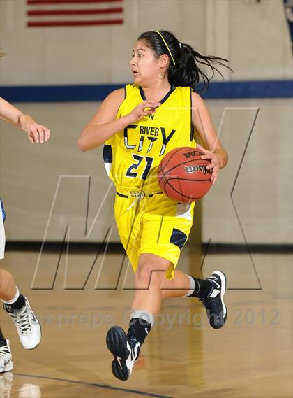 Thumbnail 2 in River City vs. Christian Brothers (Christian Brothers Holiday Classic) photogallery.