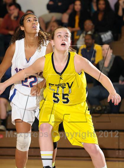 Thumbnail 2 in River City vs. Christian Brothers (Christian Brothers Holiday Classic) photogallery.