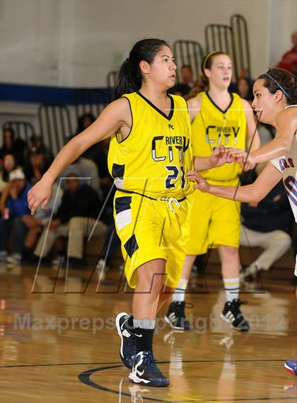Thumbnail 2 in River City vs. Christian Brothers (Christian Brothers Holiday Classic) photogallery.