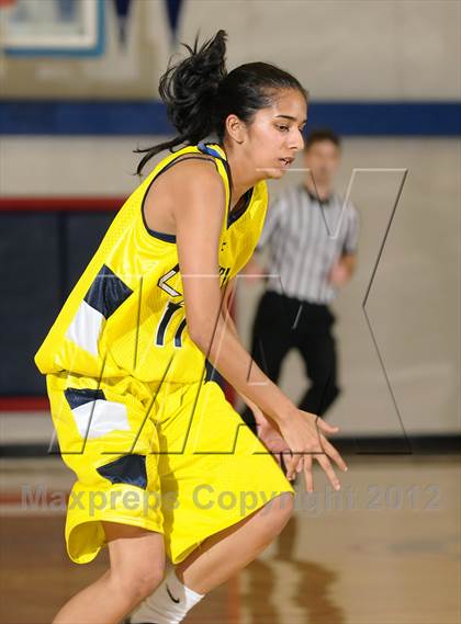 Thumbnail 3 in River City vs. Christian Brothers (Christian Brothers Holiday Classic) photogallery.