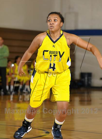 Thumbnail 3 in River City vs. Christian Brothers (Christian Brothers Holiday Classic) photogallery.