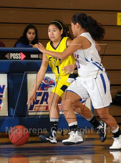 Thumbnail 2 in River City vs. Christian Brothers (Christian Brothers Holiday Classic) photogallery.