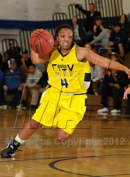 Thumbnail 1 in River City vs. Christian Brothers (Christian Brothers Holiday Classic) photogallery.