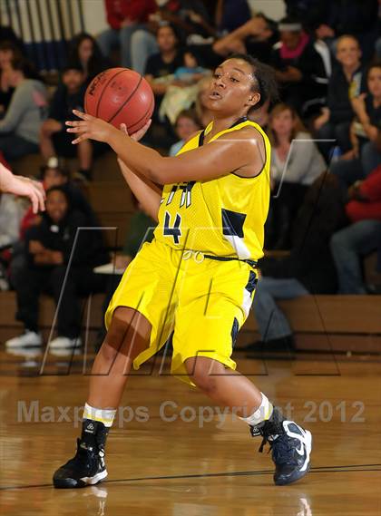 Thumbnail 2 in River City vs. Christian Brothers (Christian Brothers Holiday Classic) photogallery.
