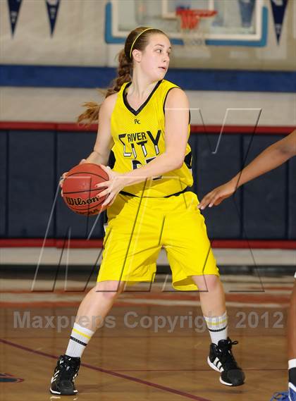 Thumbnail 2 in River City vs. Christian Brothers (Christian Brothers Holiday Classic) photogallery.