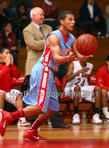 Thumbnail 3 in Redondo Union vs. Chief Sealth (Sea Hawk Classic) photogallery.