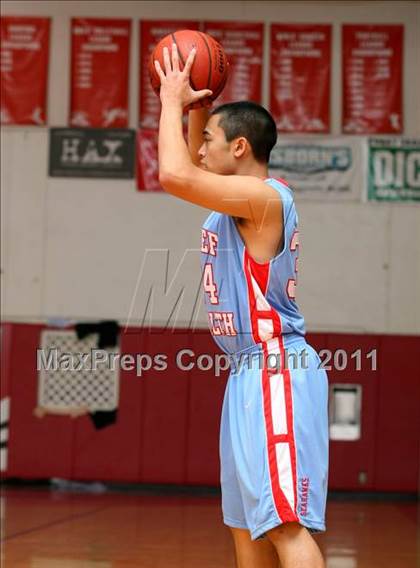 Thumbnail 2 in Redondo Union vs. Chief Sealth (Sea Hawk Classic) photogallery.