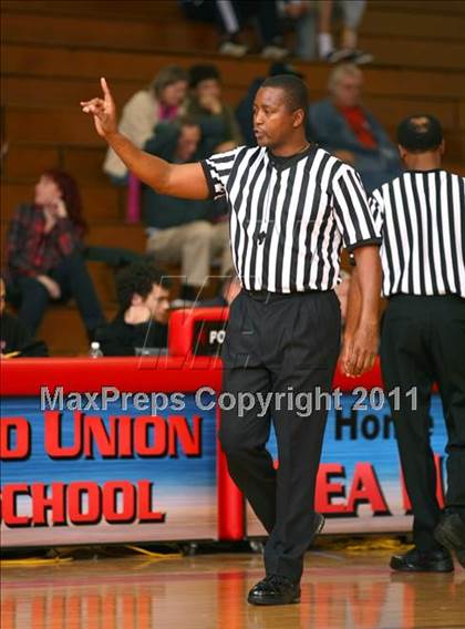Thumbnail 2 in Redondo Union vs. Chief Sealth (Sea Hawk Classic) photogallery.