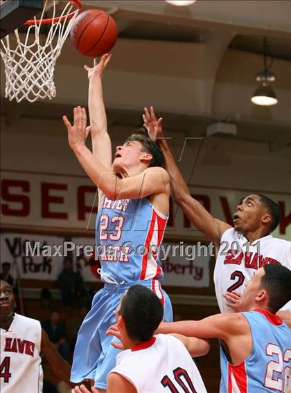 Thumbnail 2 in Redondo Union vs. Chief Sealth (Sea Hawk Classic) photogallery.