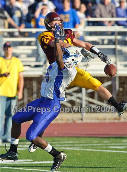 Thumbnail 1 in Warren vs Loyola Academy (IHSA Class 8A Playoffs) photogallery.