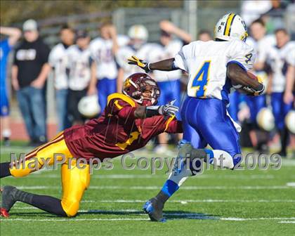Thumbnail 1 in Warren vs Loyola Academy (IHSA Class 8A Playoffs) photogallery.
