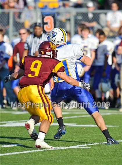 Thumbnail 2 in Warren vs Loyola Academy (IHSA Class 8A Playoffs) photogallery.