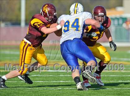 Thumbnail 1 in Warren vs Loyola Academy (IHSA Class 8A Playoffs) photogallery.