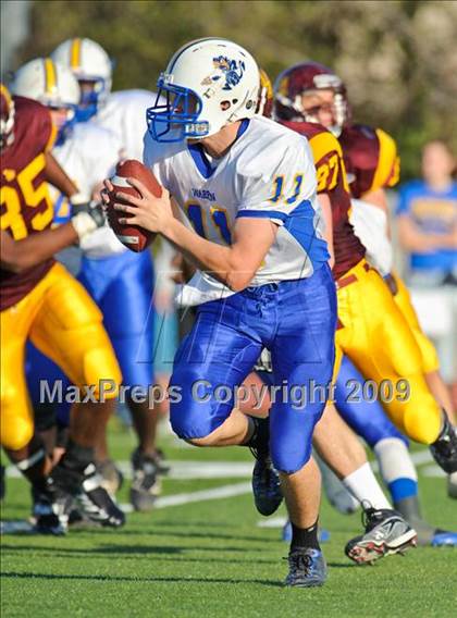 Thumbnail 2 in Warren vs Loyola Academy (IHSA Class 8A Playoffs) photogallery.