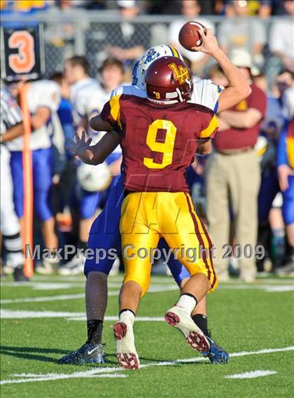 Thumbnail 1 in Warren vs Loyola Academy (IHSA Class 8A Playoffs) photogallery.
