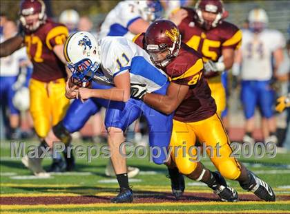 Thumbnail 2 in Warren vs Loyola Academy (IHSA Class 8A Playoffs) photogallery.