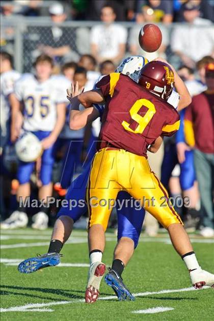 Thumbnail 2 in Warren vs Loyola Academy (IHSA Class 8A Playoffs) photogallery.