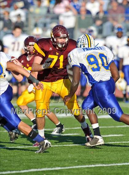 Thumbnail 2 in Warren vs Loyola Academy (IHSA Class 8A Playoffs) photogallery.