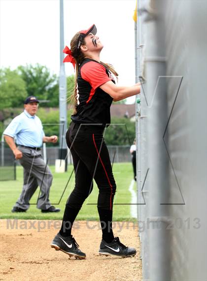 Thumbnail 3 in Barrington vs Fremd (IHSA 4A Sectional) photogallery.