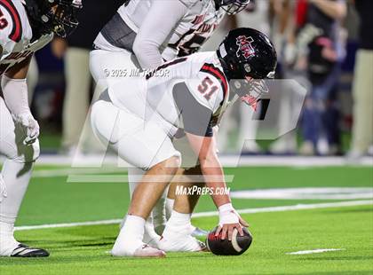 Thumbnail 3 in Mineral Wells vs Glen Rose (UIL 4A-2 Football Bi-District) photogallery.