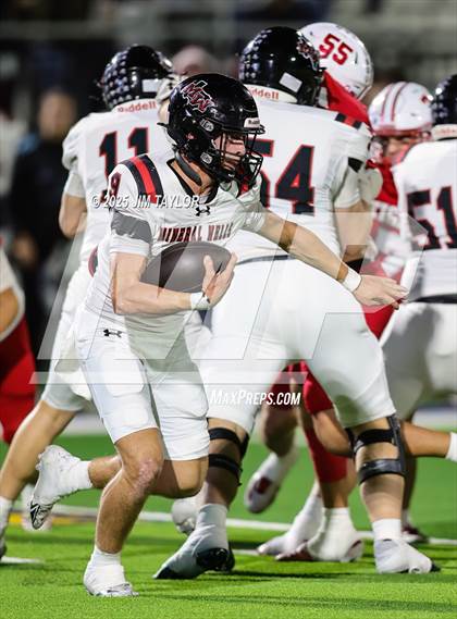 Thumbnail 3 in Mineral Wells vs Glen Rose (UIL 4A-2 Football Bi-District) photogallery.