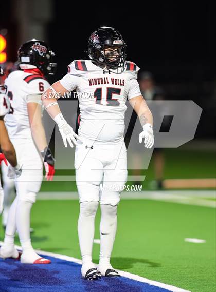 Thumbnail 2 in Mineral Wells vs Glen Rose (UIL 4A-2 Football Bi-District) photogallery.