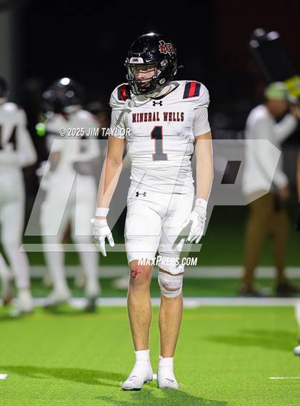 Thumbnail 1 in Mineral Wells vs Glen Rose (UIL 4A-2 Football Bi-District) photogallery.