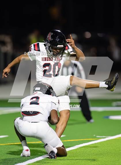Thumbnail 2 in Mineral Wells vs Glen Rose (UIL 4A-2 Football Bi-District) photogallery.