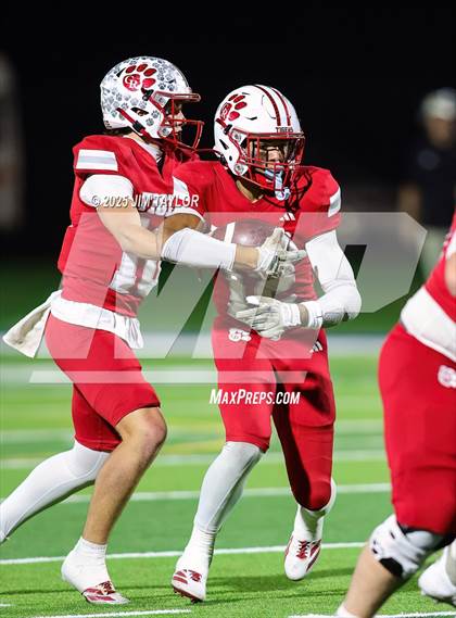 Thumbnail 1 in Mineral Wells vs Glen Rose (UIL 4A-2 Football Bi-District) photogallery.
