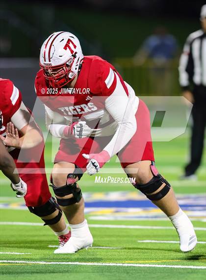 Thumbnail 2 in Mineral Wells vs Glen Rose (UIL 4A-2 Football Bi-District) photogallery.