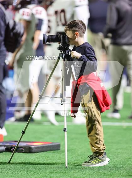 Thumbnail 1 in Mineral Wells vs Glen Rose (UIL 4A-2 Football Bi-District) photogallery.