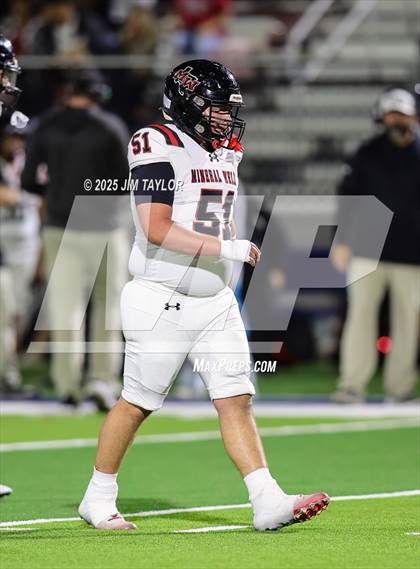 Thumbnail 2 in Mineral Wells vs Glen Rose (UIL 4A-2 Football Bi-District) photogallery.