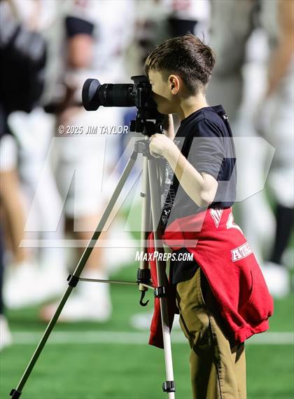 Thumbnail 2 in Mineral Wells vs Glen Rose (UIL 4A-2 Football Bi-District) photogallery.