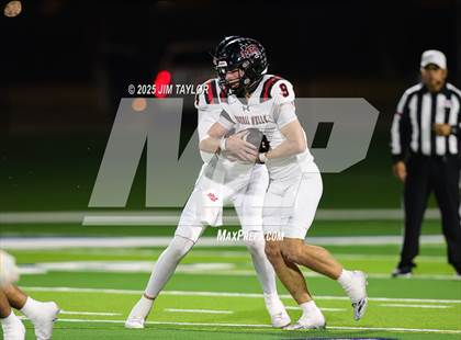 Thumbnail 2 in Mineral Wells vs Glen Rose (UIL 4A-2 Football Bi-District) photogallery.