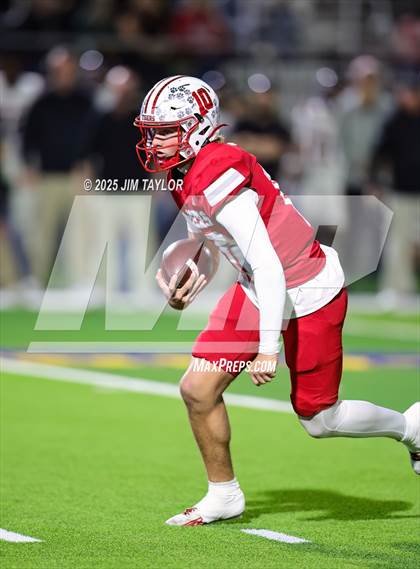 Thumbnail 2 in Mineral Wells vs Glen Rose (UIL 4A-2 Football Bi-District) photogallery.