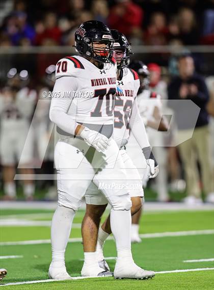 Thumbnail 2 in Mineral Wells vs Glen Rose (UIL 4A-2 Football Bi-District) photogallery.