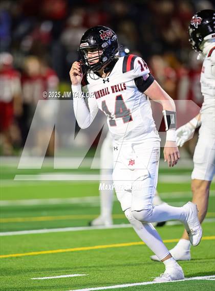 Thumbnail 3 in Mineral Wells vs Glen Rose (UIL 4A-2 Football Bi-District) photogallery.