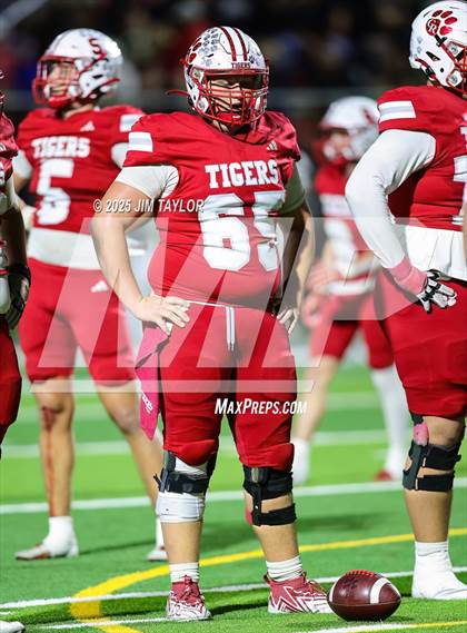 Thumbnail 1 in Mineral Wells vs Glen Rose (UIL 4A-2 Football Bi-District) photogallery.