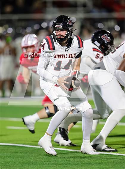 Thumbnail 3 in Mineral Wells vs Glen Rose (UIL 4A-2 Football Bi-District) photogallery.