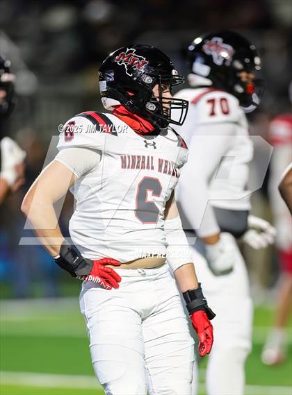 Thumbnail 2 in Mineral Wells vs Glen Rose (UIL 4A-2 Football Bi-District) photogallery.