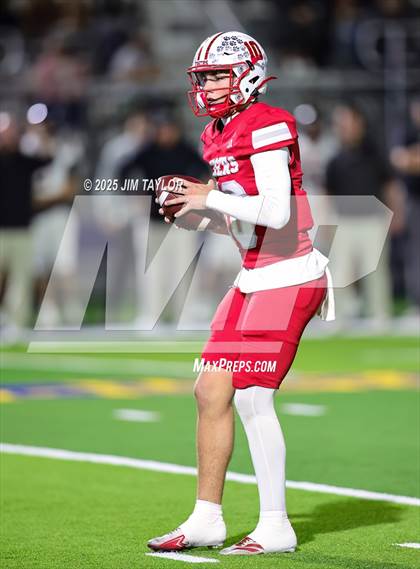 Thumbnail 1 in Mineral Wells vs Glen Rose (UIL 4A-2 Football Bi-District) photogallery.