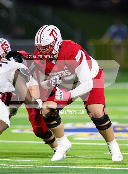 Thumbnail 3 in Mineral Wells vs Glen Rose (UIL 4A-2 Football Bi-District) photogallery.