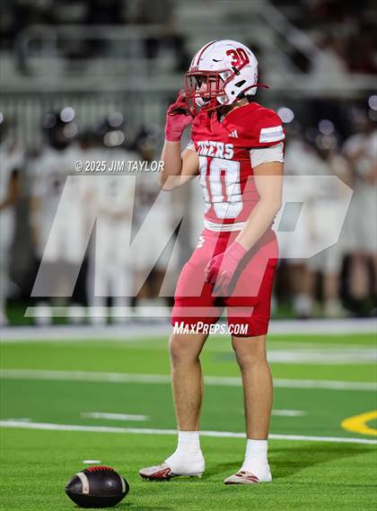 Thumbnail 2 in Mineral Wells vs Glen Rose (UIL 4A-2 Football Bi-District) photogallery.