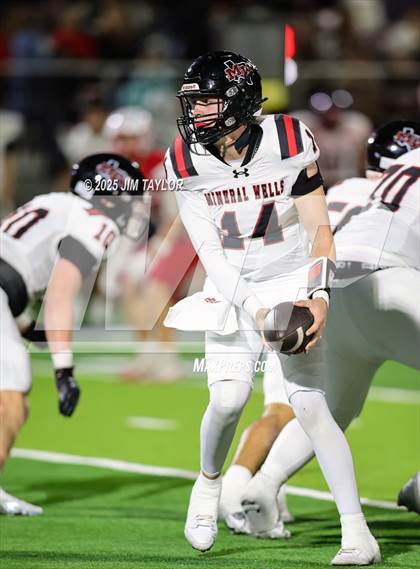 Thumbnail 1 in Mineral Wells vs Glen Rose (UIL 4A-2 Football Bi-District) photogallery.