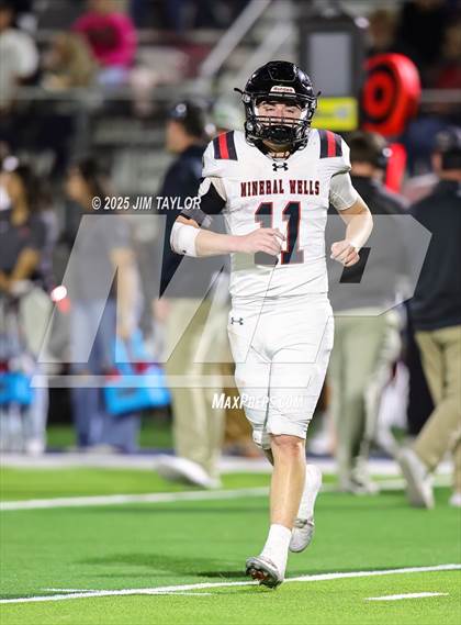 Thumbnail 2 in Mineral Wells vs Glen Rose (UIL 4A-2 Football Bi-District) photogallery.