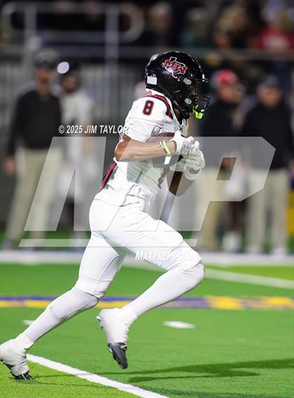 Thumbnail 3 in Mineral Wells vs Glen Rose (UIL 4A-2 Football Bi-District) photogallery.