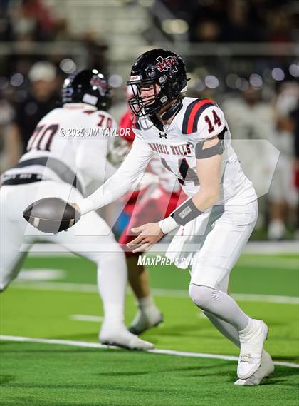 Thumbnail 1 in Mineral Wells vs Glen Rose (UIL 4A-2 Football Bi-District) photogallery.