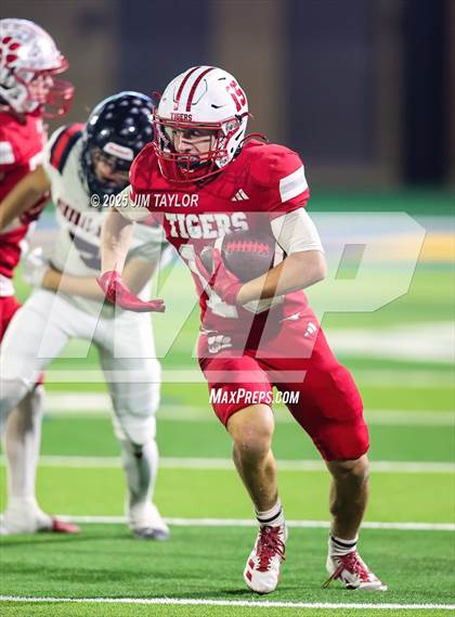 Thumbnail 2 in Mineral Wells vs Glen Rose (UIL 4A-2 Football Bi-District) photogallery.