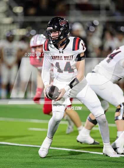 Thumbnail 2 in Mineral Wells vs Glen Rose (UIL 4A-2 Football Bi-District) photogallery.